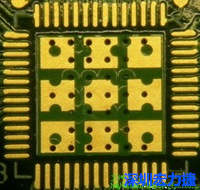 這也是不好的通孔設(shè)計(jì)，但部份通孔已經(jīng)用綠漆(mask)蓋上，但仍有部份通孔未塞孔。 
