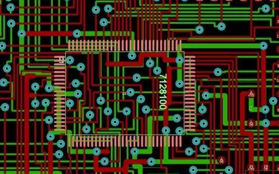 圖1：兩種PCB模型的部分電路。頂圖：傳統(tǒng)設(shè)計版本。