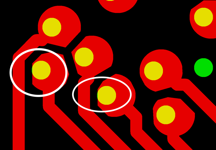 PCB生產(chǎn)會產(chǎn)生同一方向性的小小量偏移，焊盤被削的方向無規(guī)則，最惡劣的情況還會出現(xiàn)個別孔破焊環(huán)