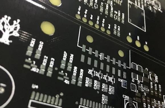 如何確定PCB的基板材料？